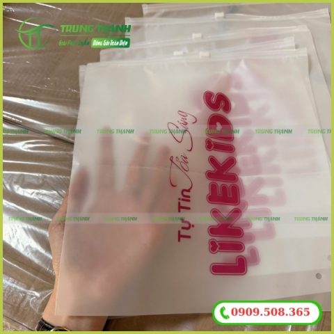 In túi có khóa kéo sắc nét