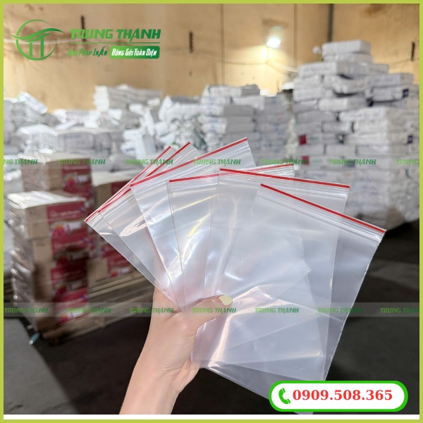 Túi zip trong chỉ đỏ