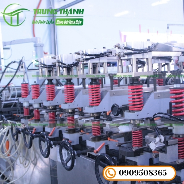 Cơ sở sản xuất bao bì thức ăn cá cảnh hiện đại tại Trung Thành